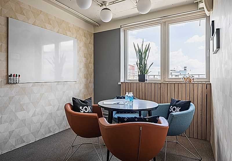 -50% on booking a meeting room for non-residents